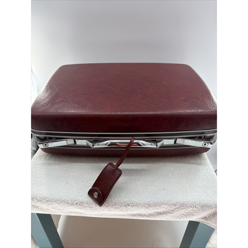 Vintage Samsonite Profile Burgundy Red Hard Shell Suitcase 22x15x8 Great Inside - Picture 4 of 10